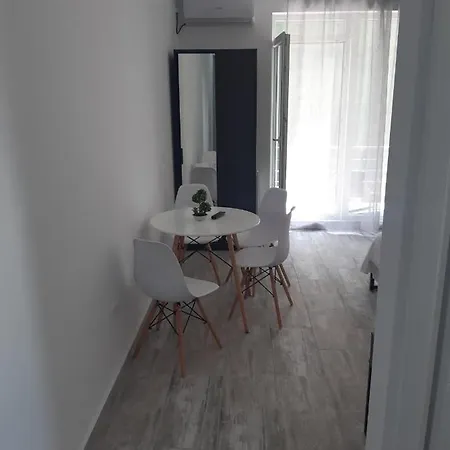 Tudor Mamaia Sat Apartment